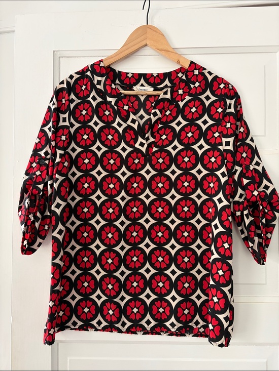 Freeway Tops - Freeway Geometric Floral Split-Neck Top in Black, Red & Cream